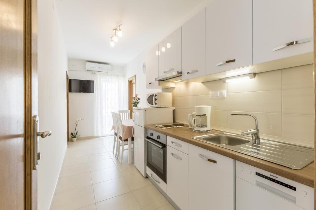 Apartments Bezmalinovic 2 โบล ภายนอก รูปภาพ