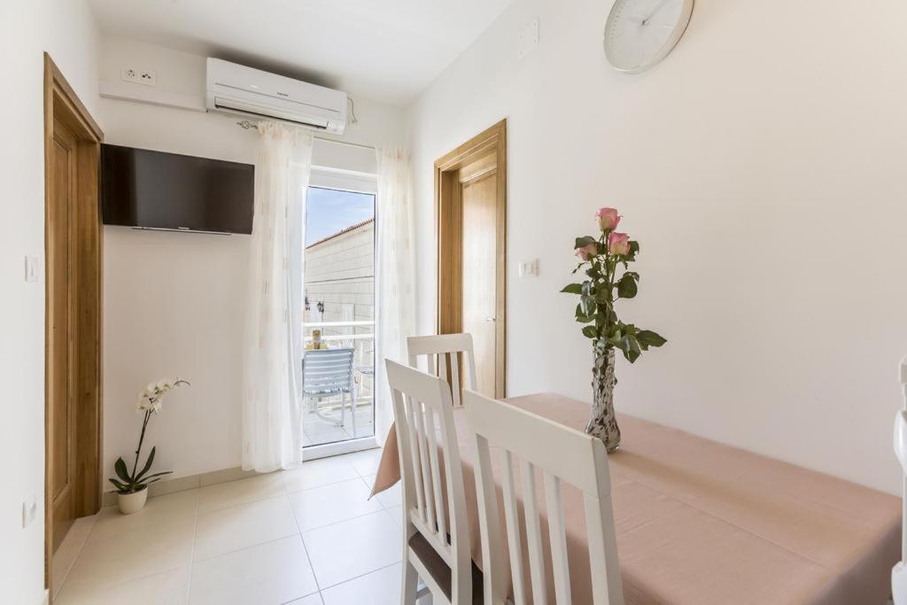 Apartments Bezmalinovic 2 โบล ภายนอก รูปภาพ