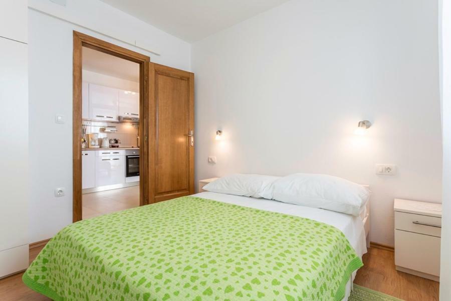Apartments Bezmalinovic 2 โบล ภายนอก รูปภาพ